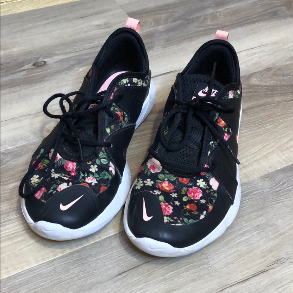 Nike girls Flex Contact3 black floral sneakers